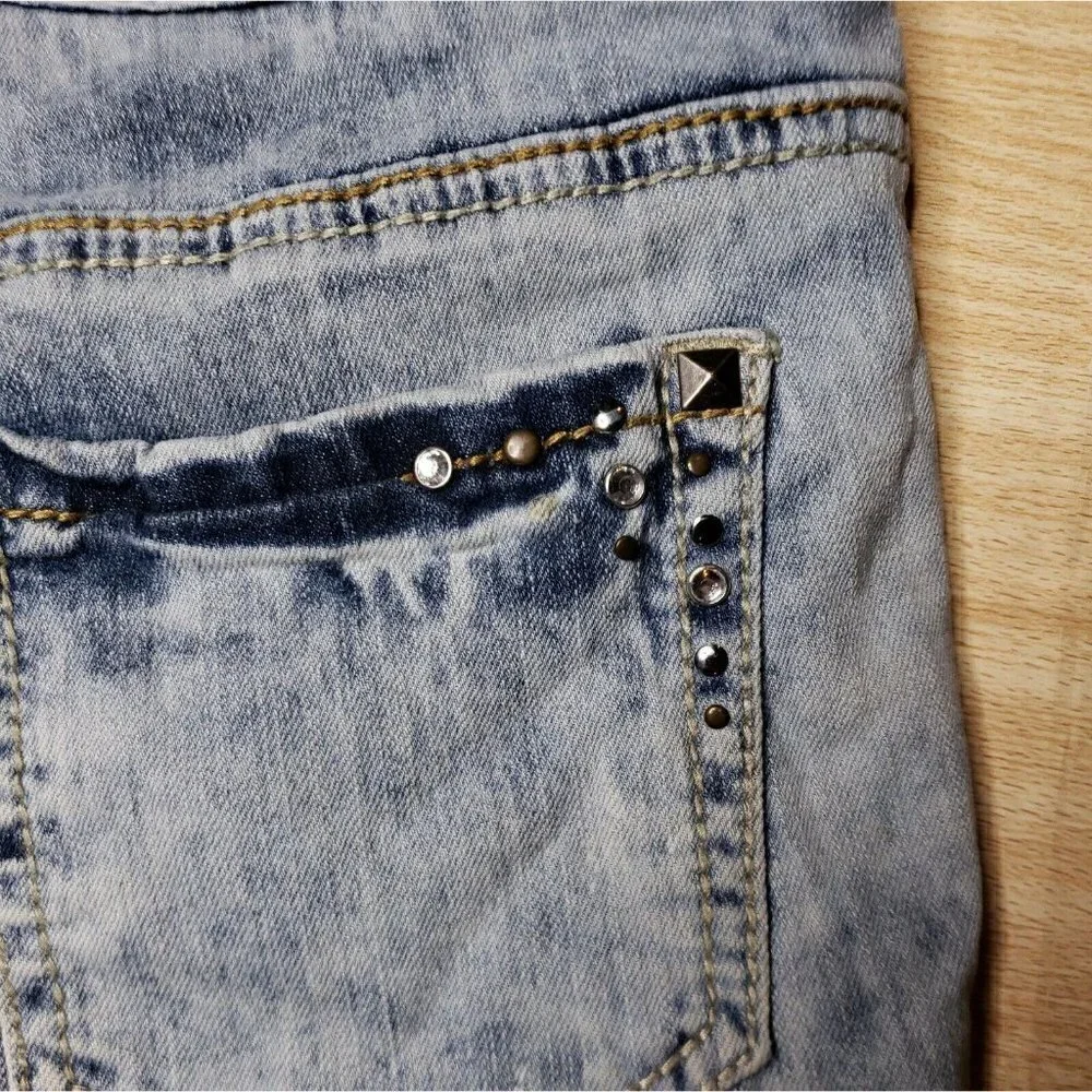 Maurices Womens Distressed Denim Shorts With Stud Detail  5-6